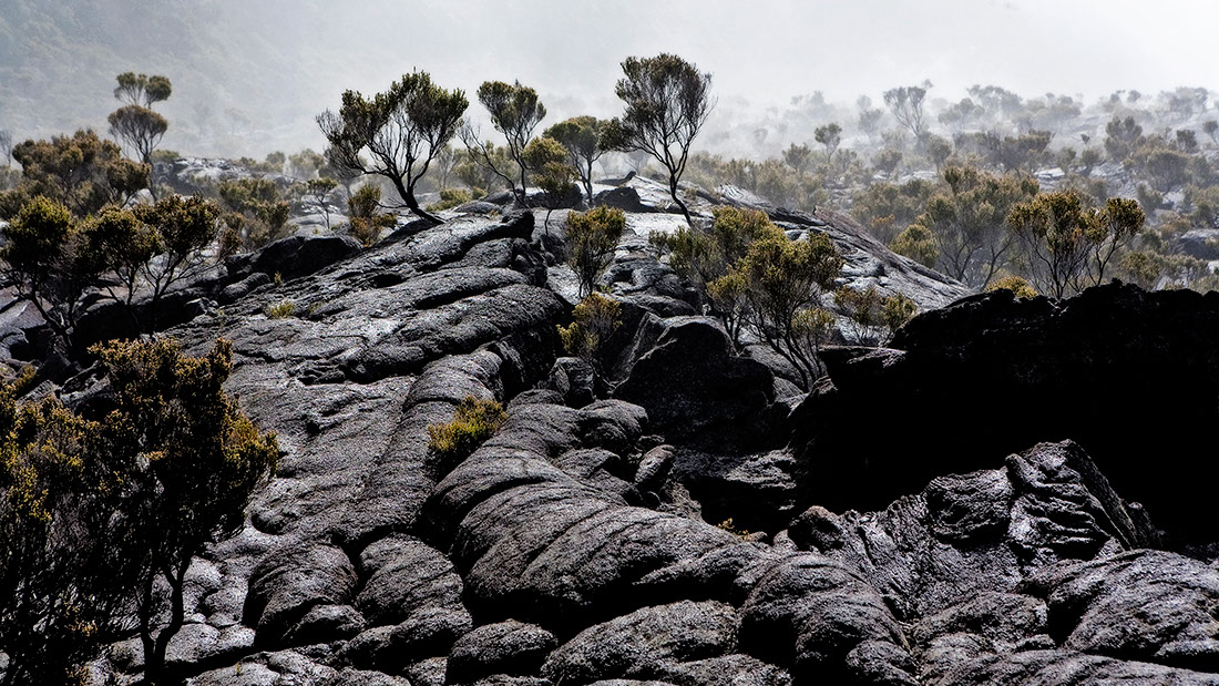 Landscape photo, Route in de Vulkaan Piton de la Fournaise op reunion, Fotostudo Karel Bingen